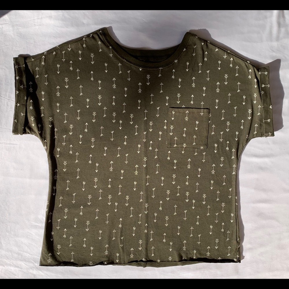 Olive green arrow t-shirt